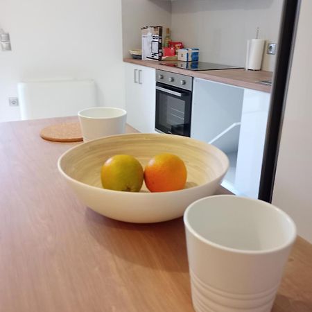 Coastal Garden Getaway Apartment Vári Екстериор снимка